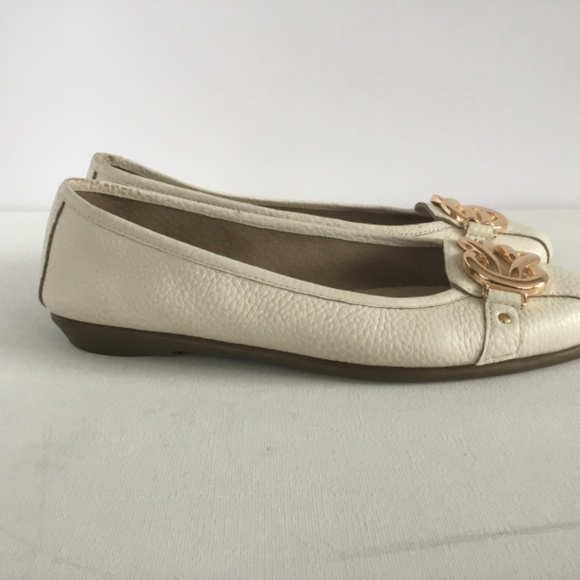 AEROSOLES Flats Off-white with Gold Buckle 9 1/2 - Picture 3 of 8